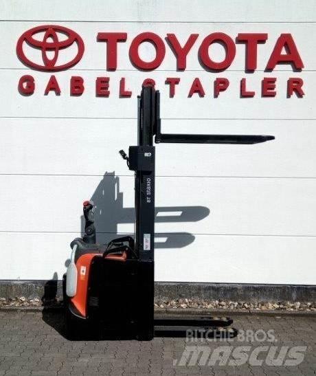 Toyota SPE140L 行走控制式堆積機