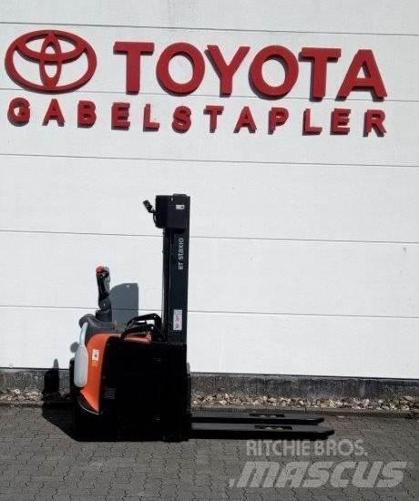 Toyota SPE140L 行走控制式堆積機