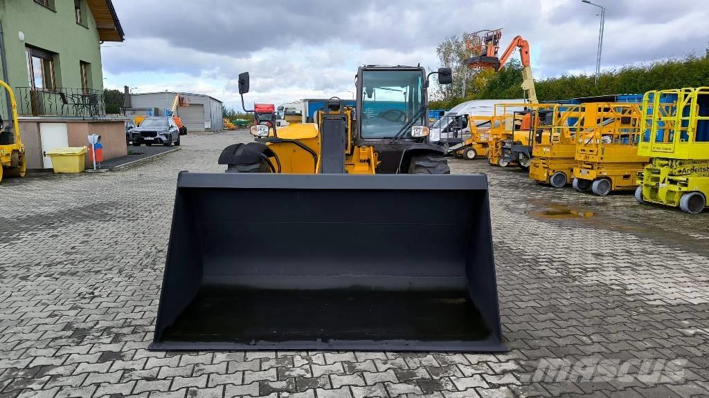 Manitou MT 932 伸縮臂操作車