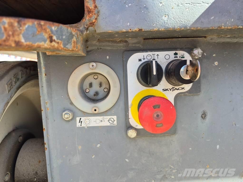 SkyJack SJ 4632 剪式升降機