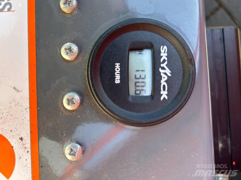 SkyJack SJ III 4632 剪式升降機