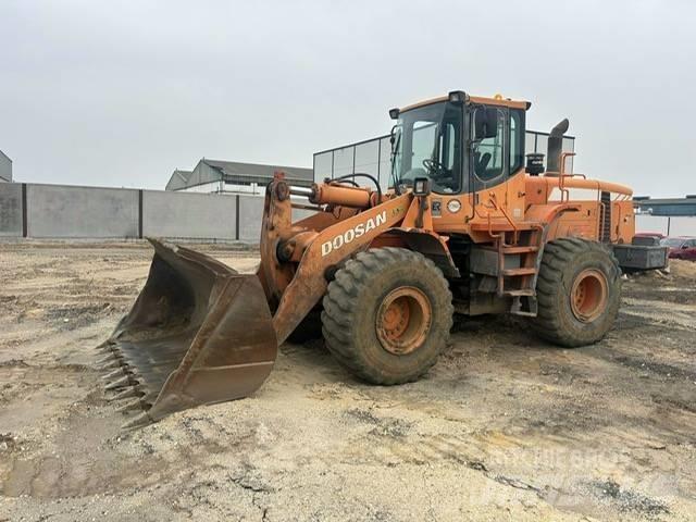 Doosan DL 300 輪胎式裝載機