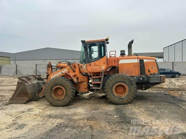 Doosan DL 300 輪胎式裝載機