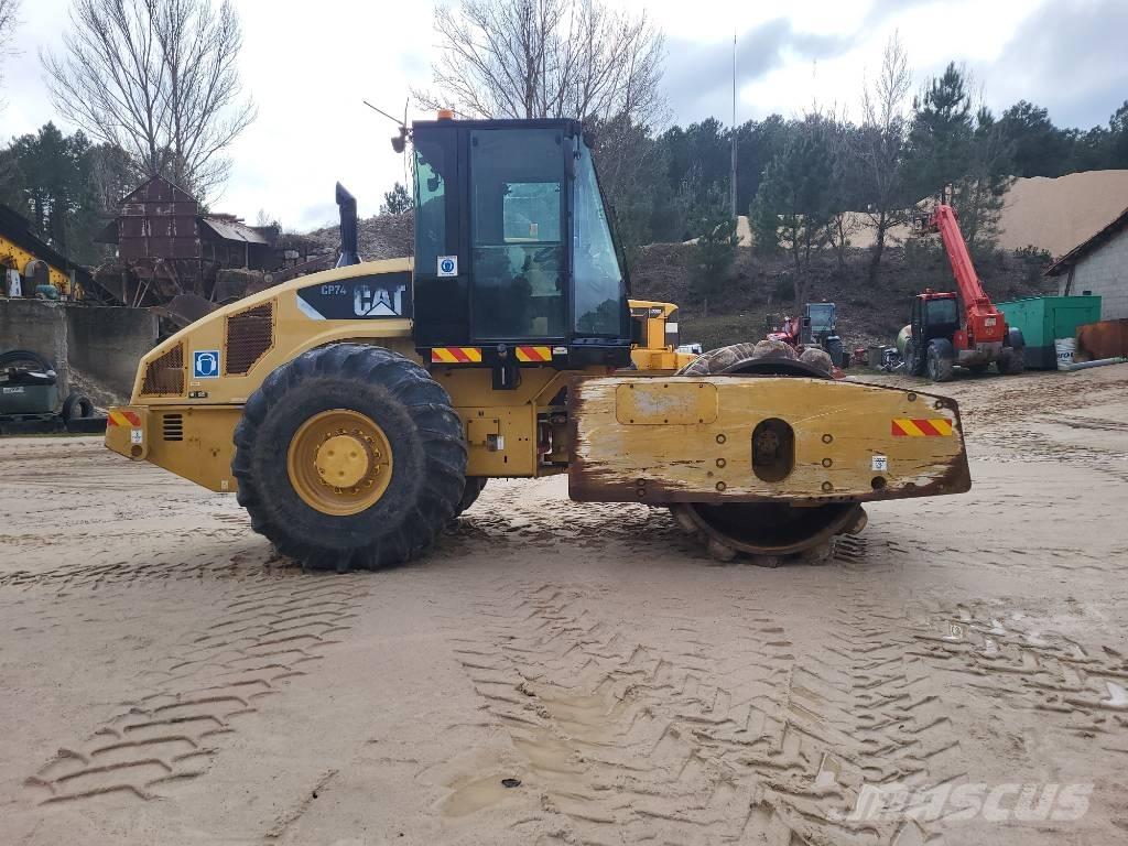 CAT CP74 單輪滾壓機