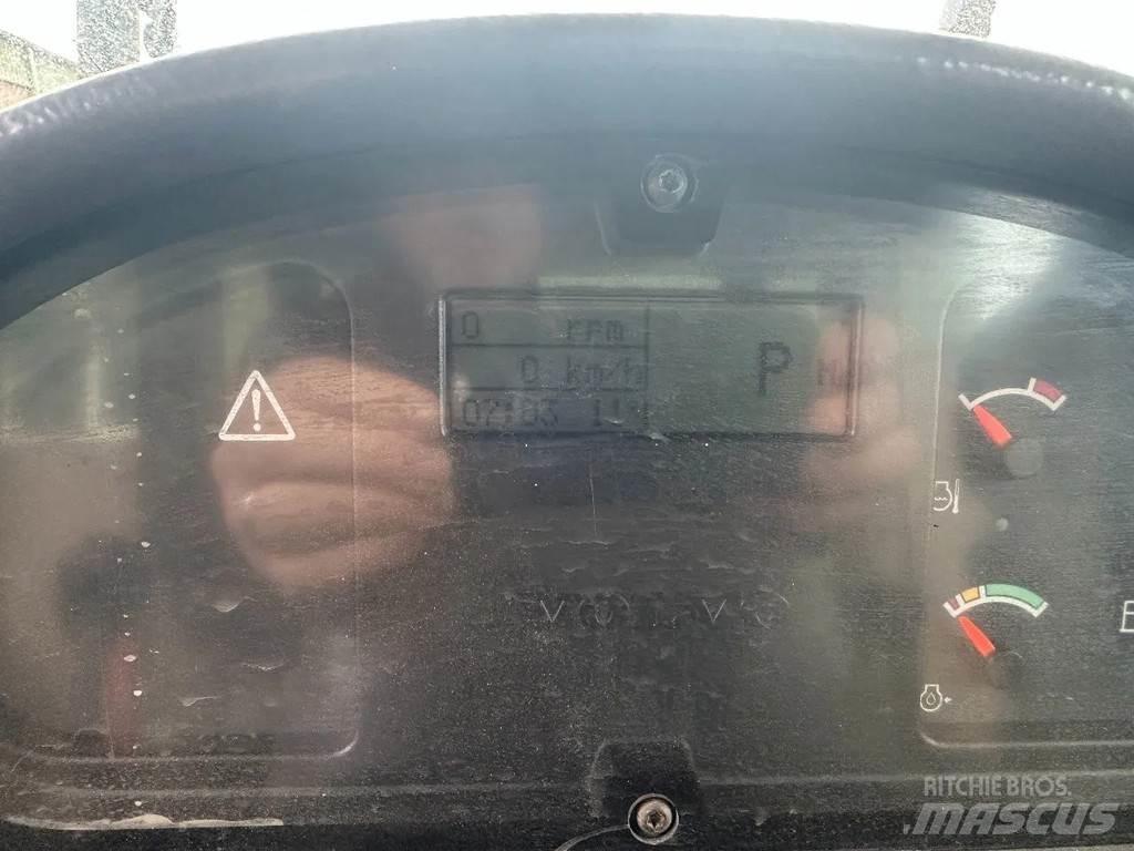 Volvo G 930 平土機