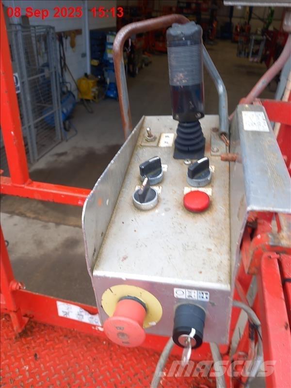 SkyJack SJ 8841 RT 剪式升降機