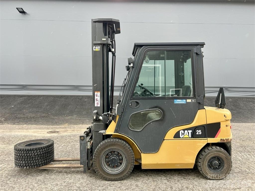CAT DP 25 NT 柴油卡車
