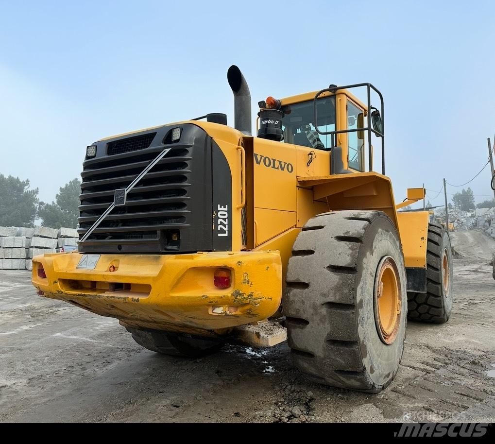 Volvo L 220 E 輪胎式裝載機