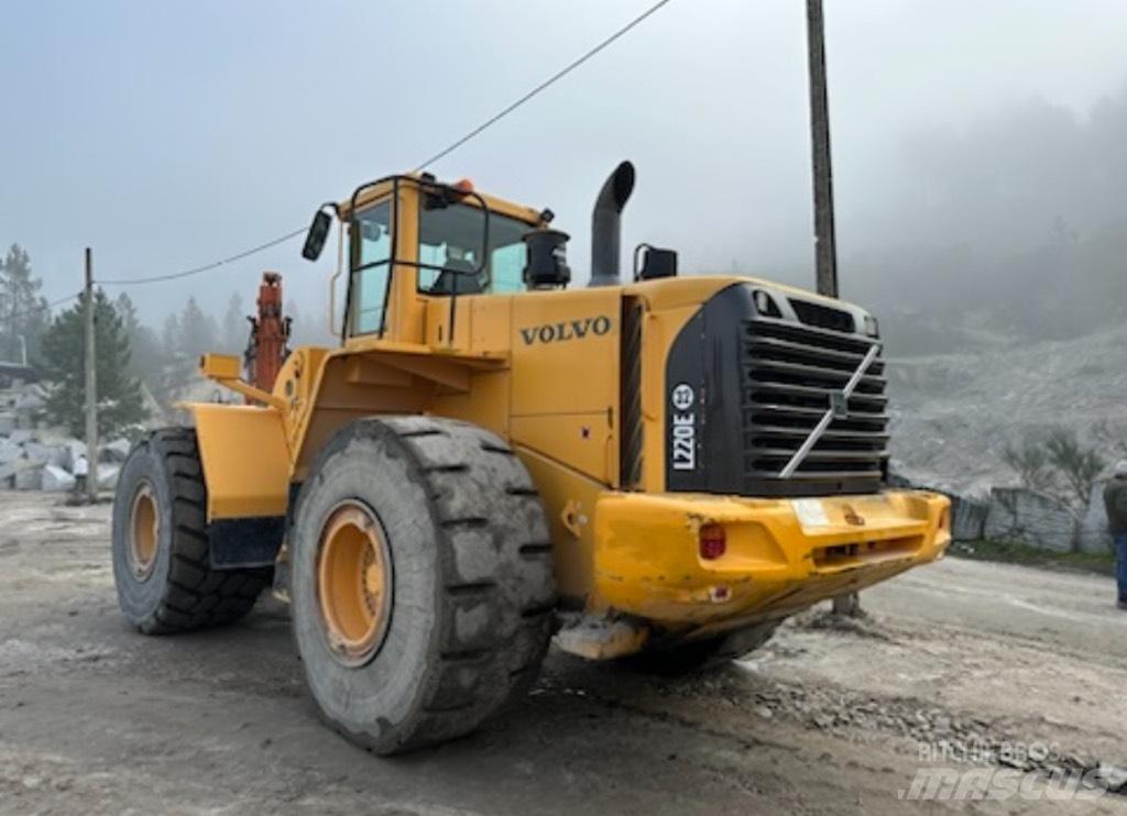Volvo L 220 E 輪胎式裝載機