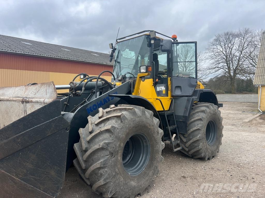 Komatsu WA 320-5 輪胎式裝載機