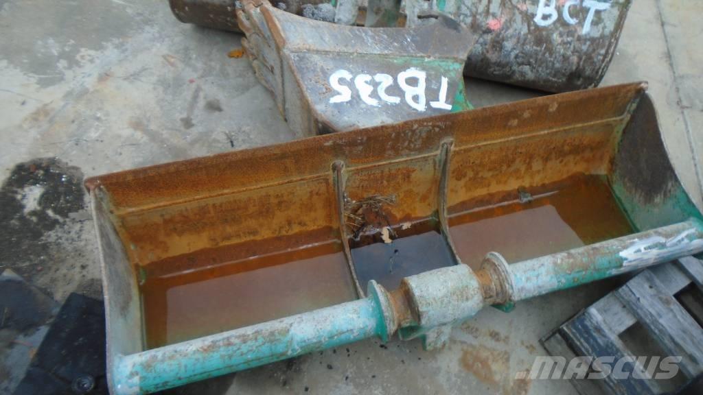 Takeuchi TB 235 小型挖土機/掘鑿機<7t(小型挖掘機)