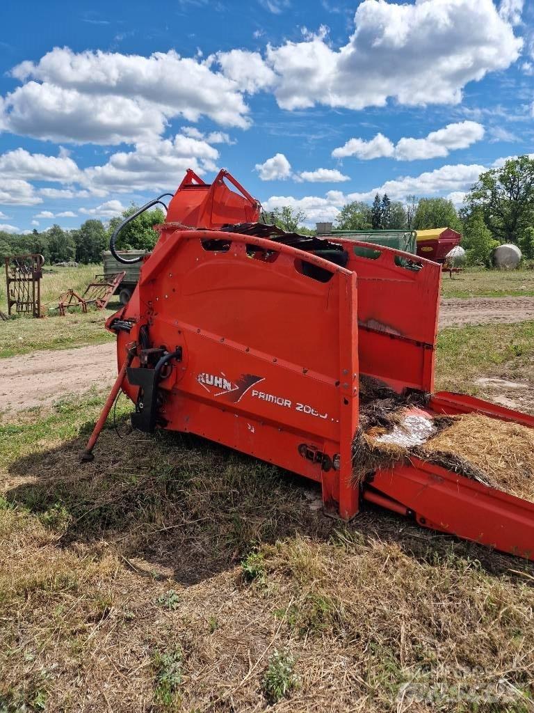 Kuhn Primor 2060 草捆撕碎機、切割機、拆袋機