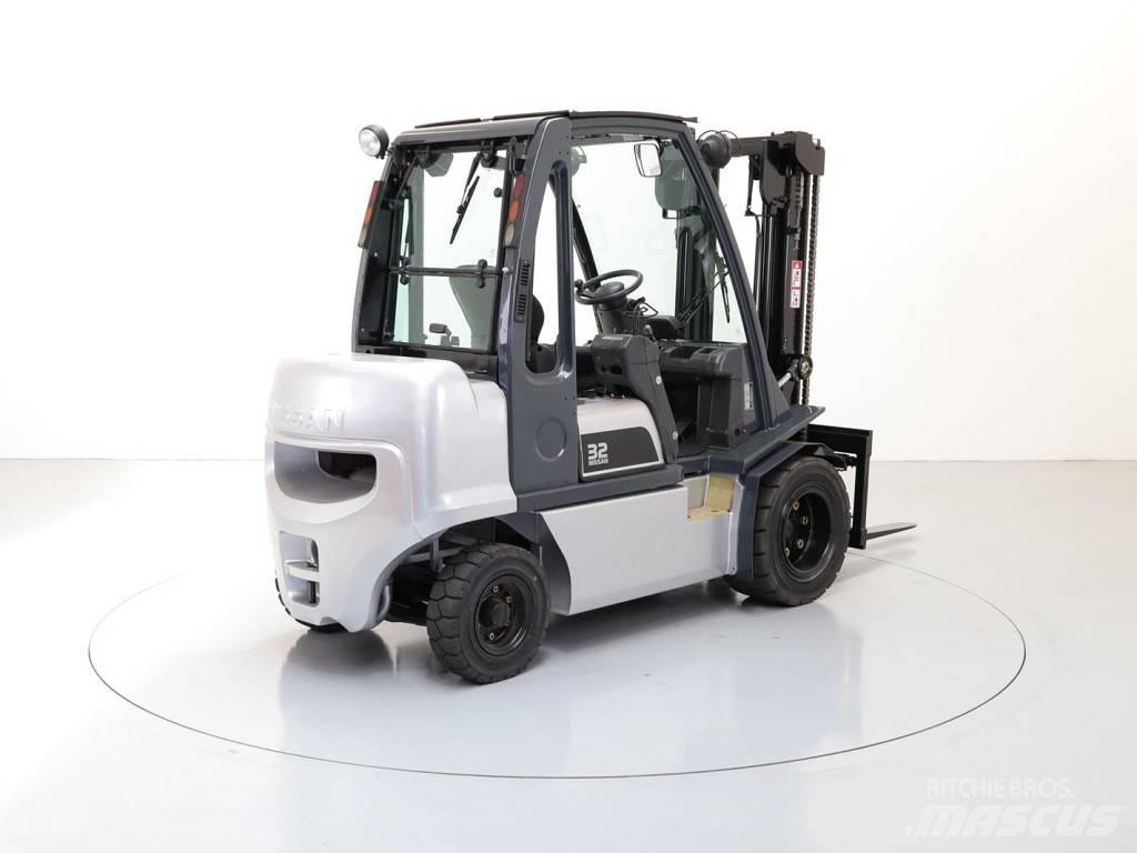 Nissan FD01A18Q 柴油卡車