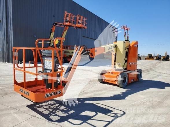 JLG E300AJP 曲臂高空作業車