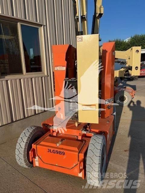 JLG E300AJP 曲臂高空作業車