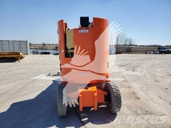JLG E300AJP 曲臂高空作業車