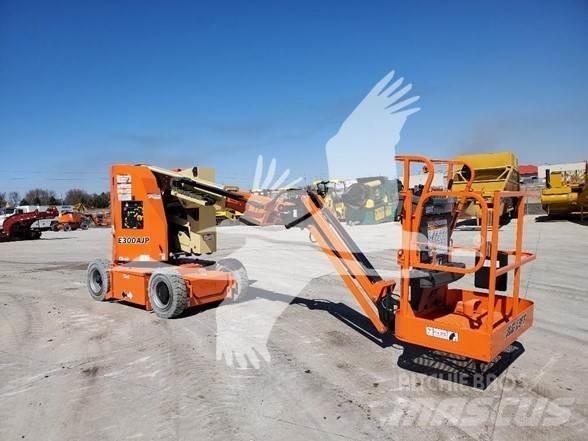 JLG E300AJP 曲臂高空作業車