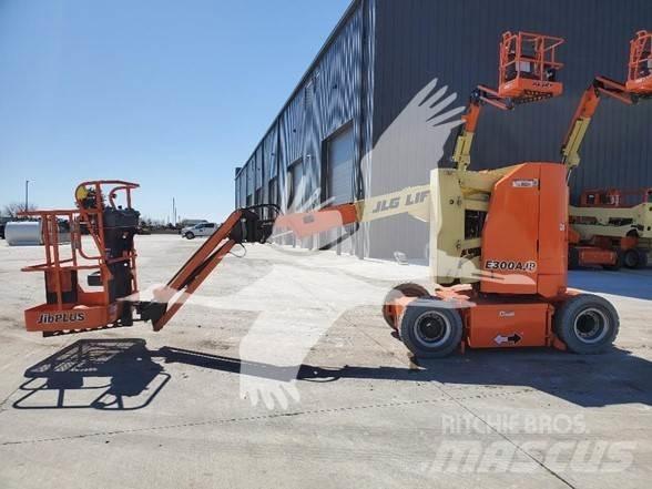 JLG E300AJP 曲臂高空作業車