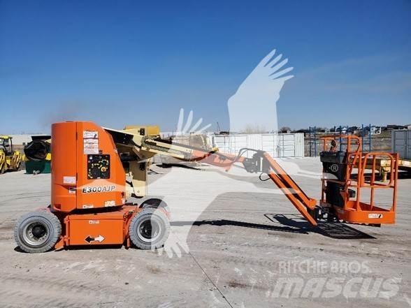 JLG E300AJP 曲臂高空作業車