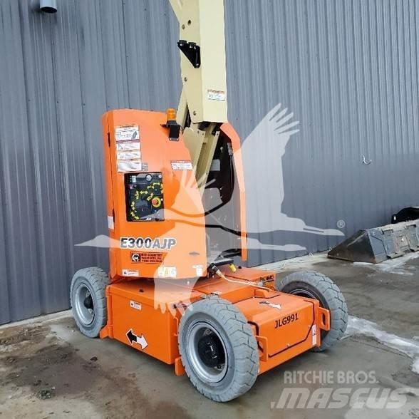 JLG E300AJP 曲臂高空作業車