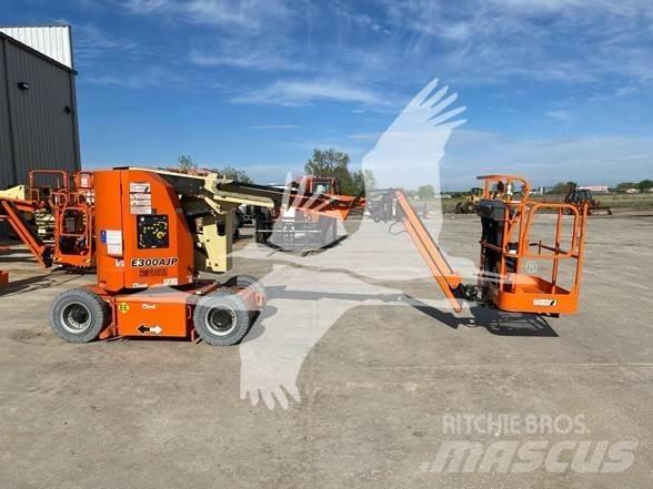 JLG E300AJP 曲臂高空作業車