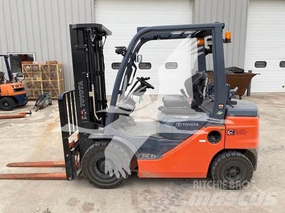 Toyota 8FGU25 柴油卡車