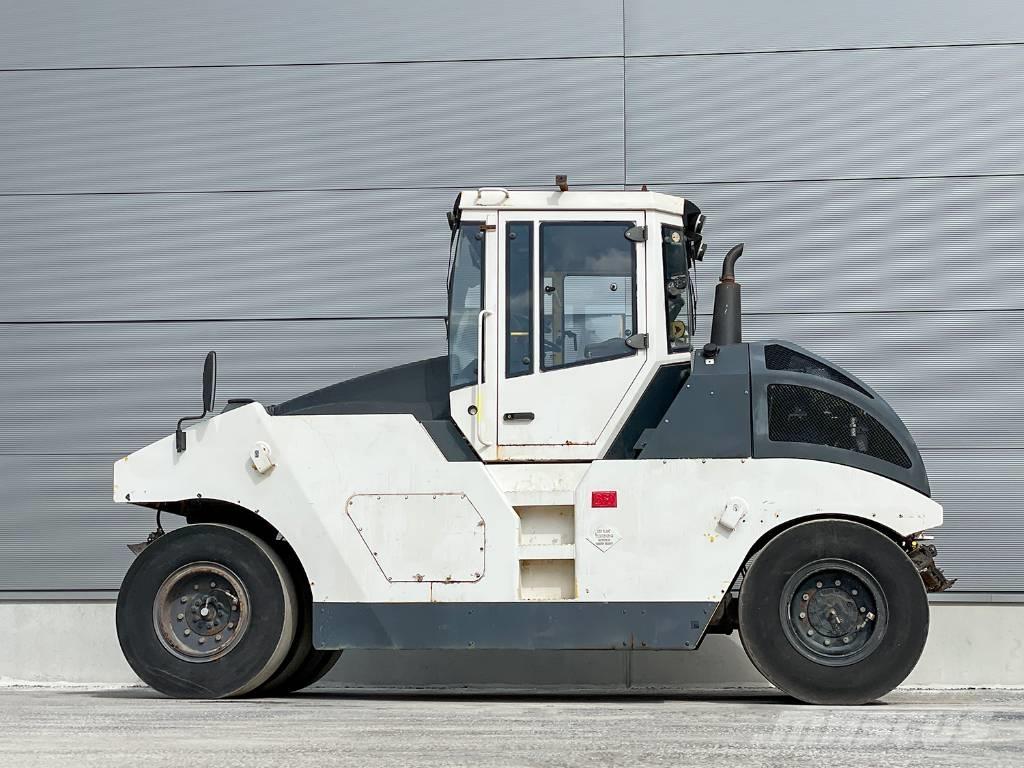 Bomag BW 24 RH 膠輪滾壓機