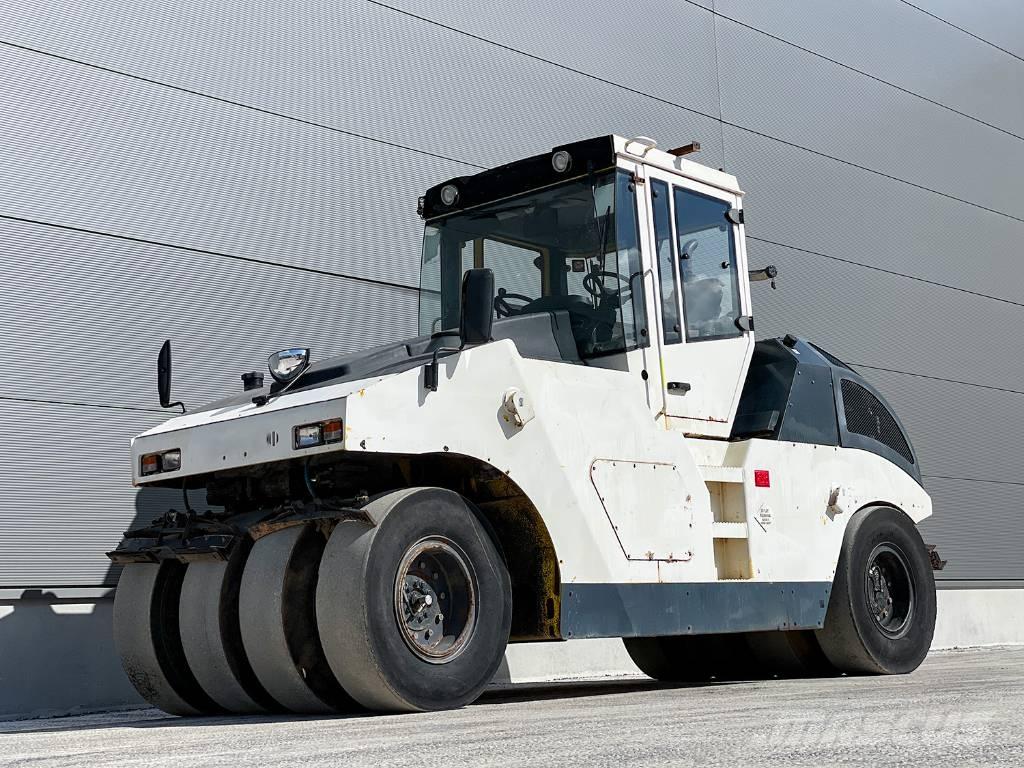 Bomag BW 24 RH 膠輪滾壓機