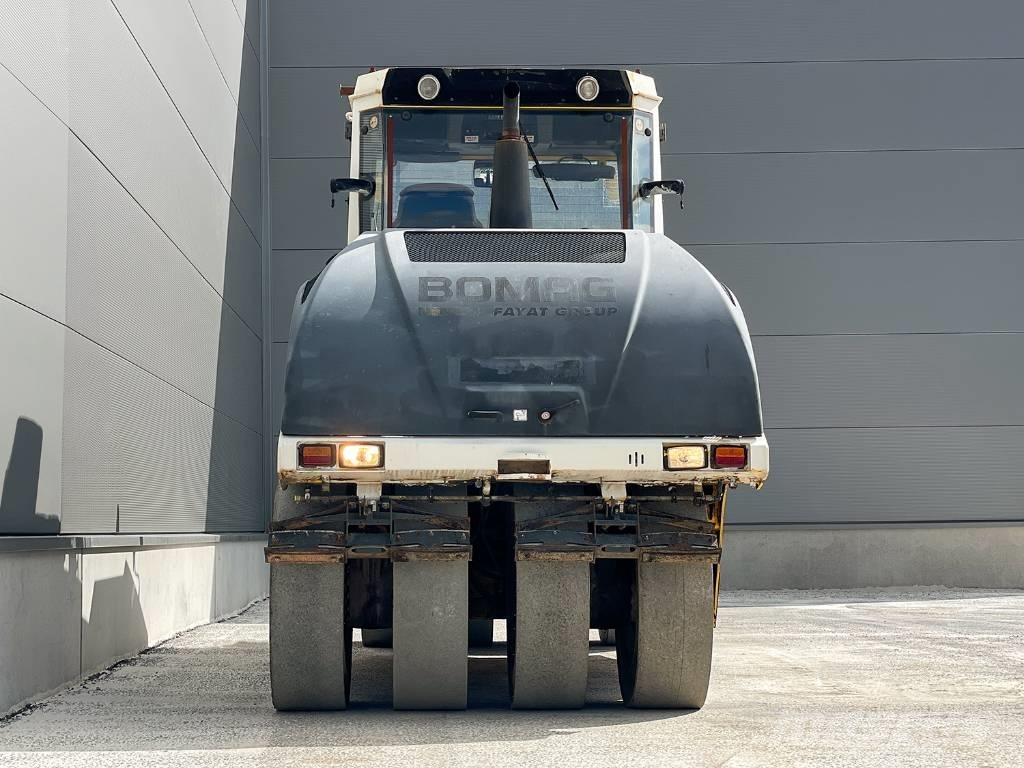 Bomag BW 24 RH 膠輪滾壓機