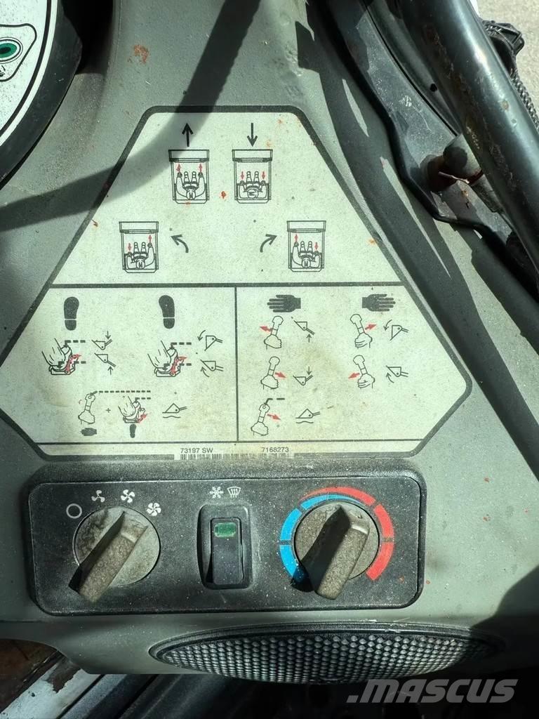 Bobcat T650 滑移轉向裝載機