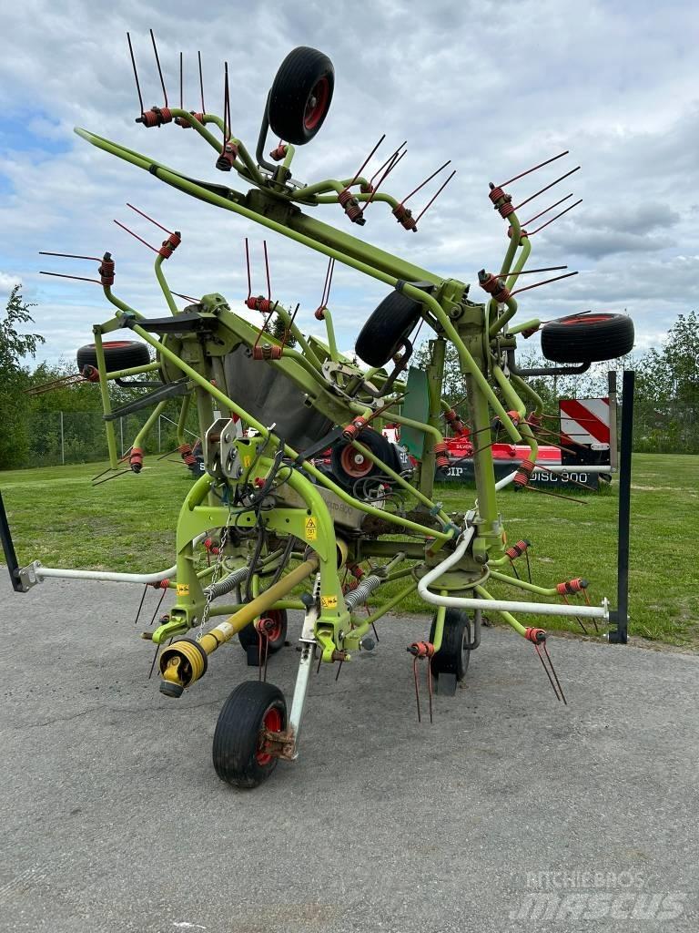 CLAAS Volto 800 耙與翻草機