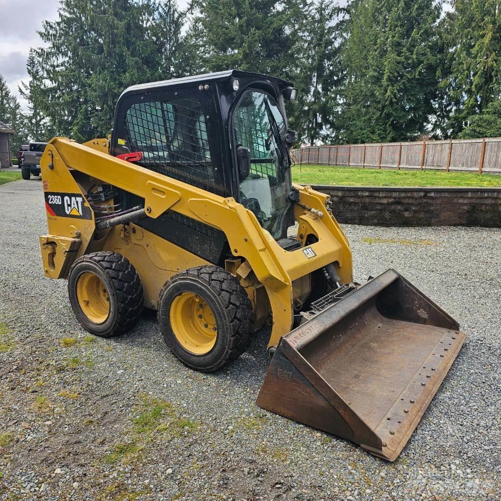 CAT 236D 滑移轉向裝載機