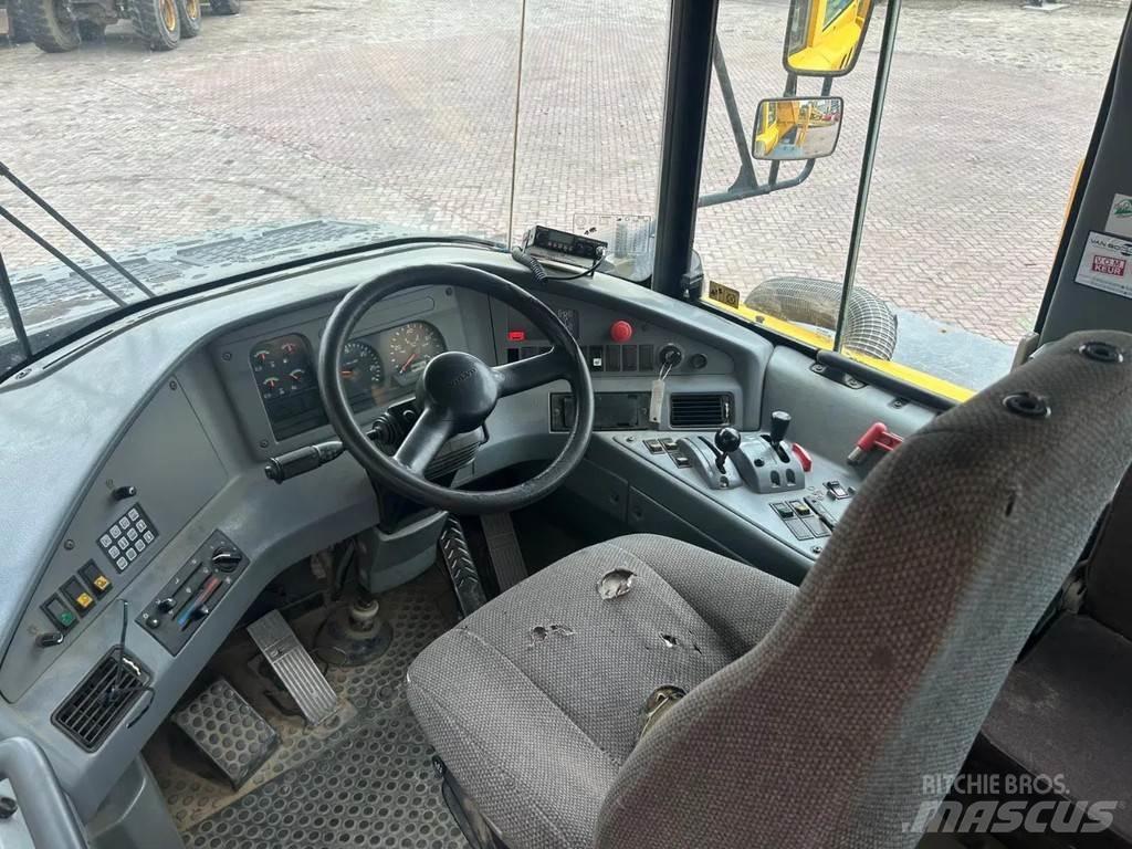 Volvo A25D 鉸接式起吊車