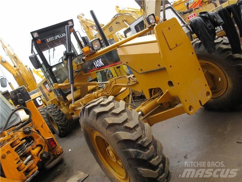 CAT 140 K 平土機