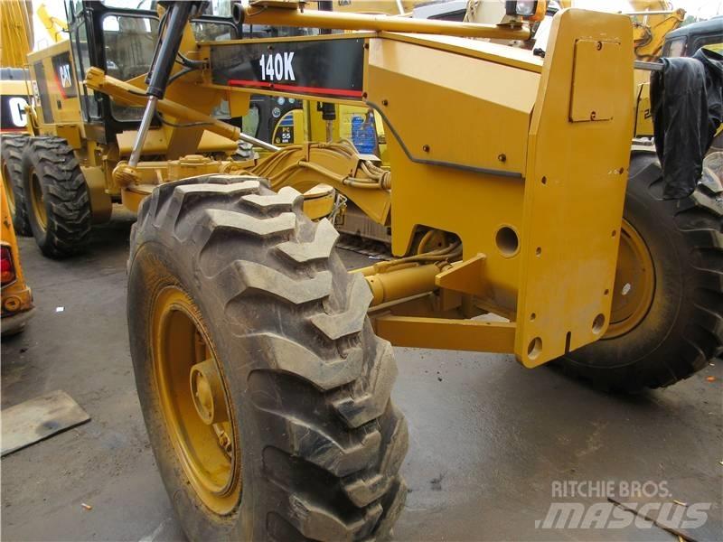 CAT 140 K 平土機