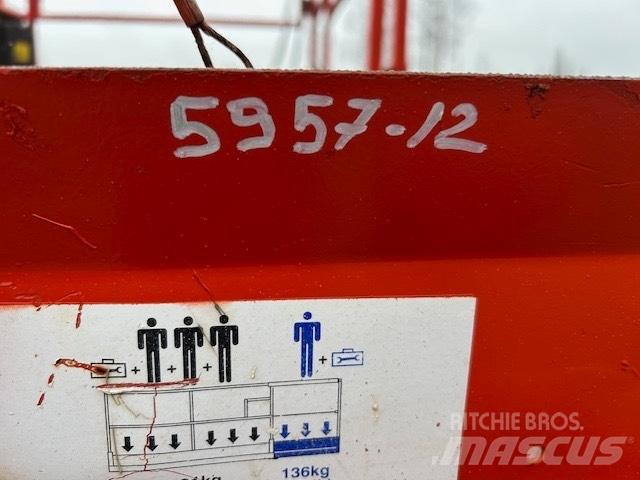 SkyJack SJ 6826 RT 剪式升降機