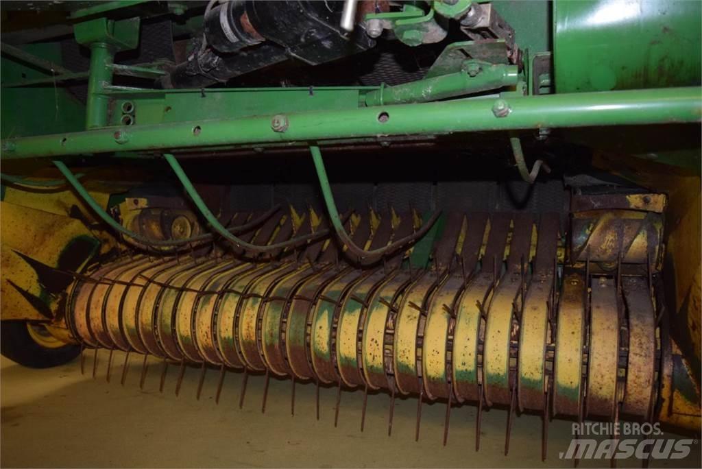 John Deere 580 圓型牧草打包機