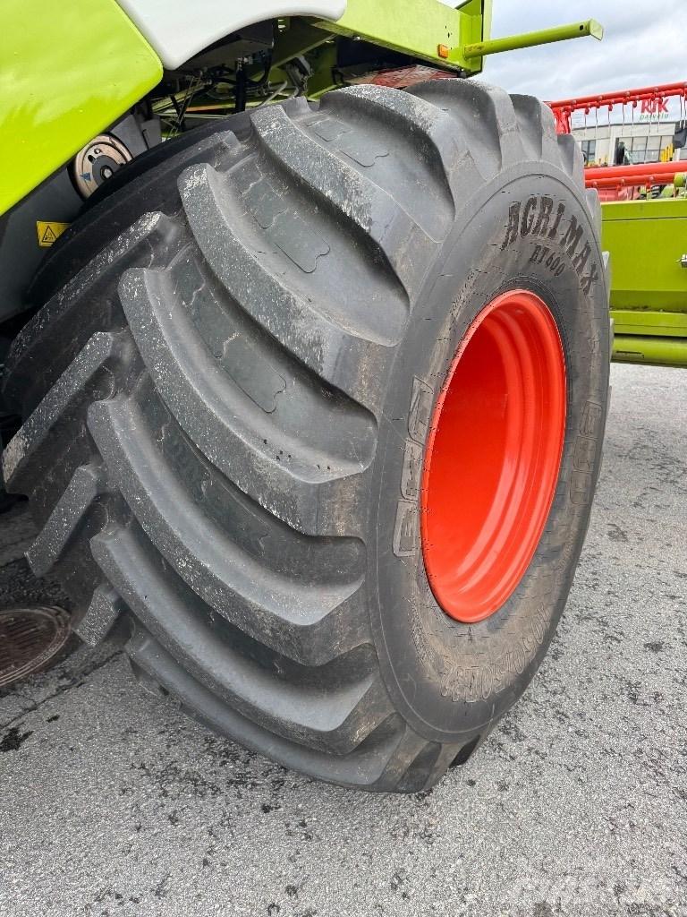 CLAAS Tucano 320 聯合收穫機