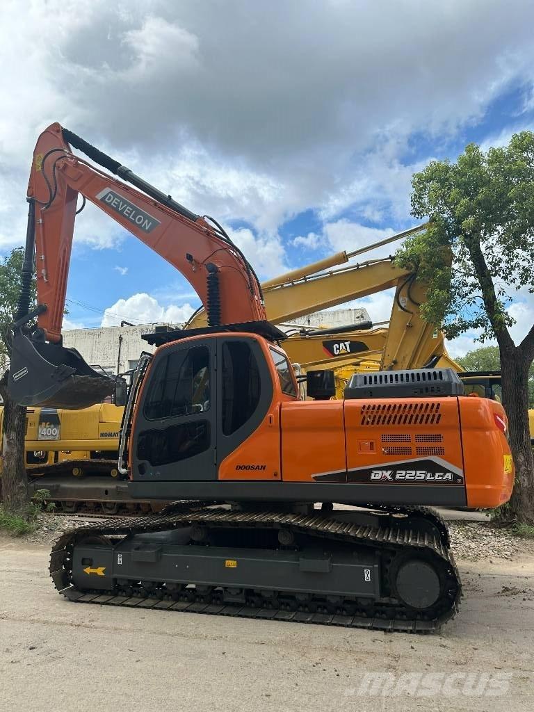 Doosan DX 225 LCA 中型挖土機/掘鑿機/挖掘機 7t-12t