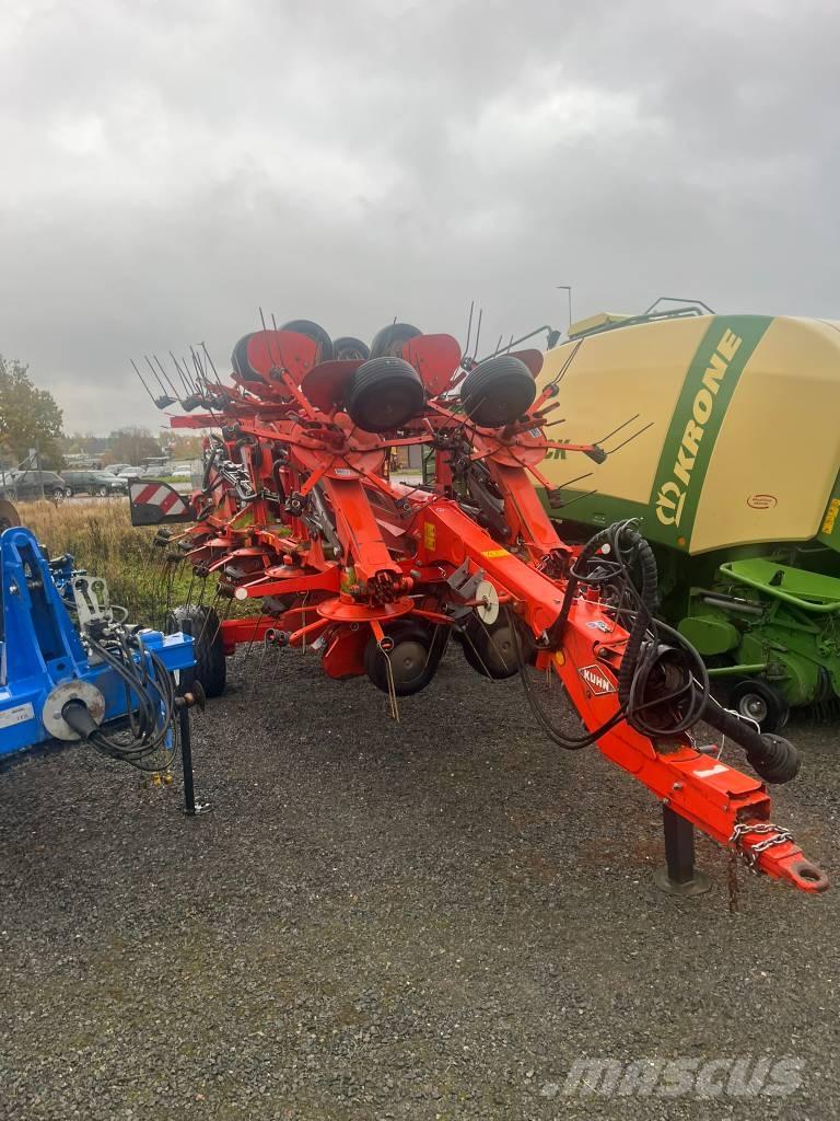 Kuhn GF 17012 耙與翻草機