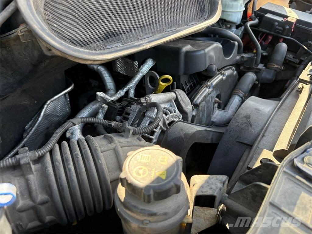 Ford Transit 露營車和有篷卡車