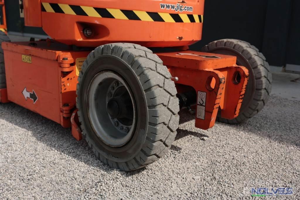 JLG E300AJP 曲臂高空作業車