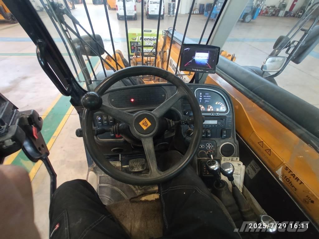 JCB 540-140 伸縮臂操作車