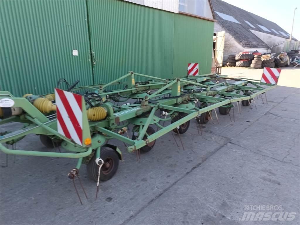 Krone KW1302/12T 耙與翻草機