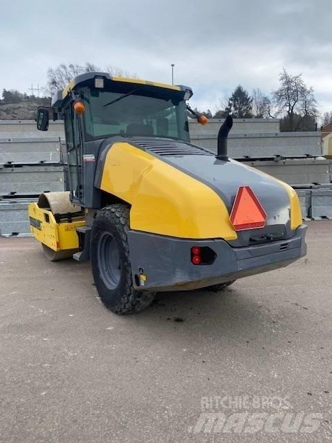 Dynapac CA1500D, Vält 單輪滾壓機