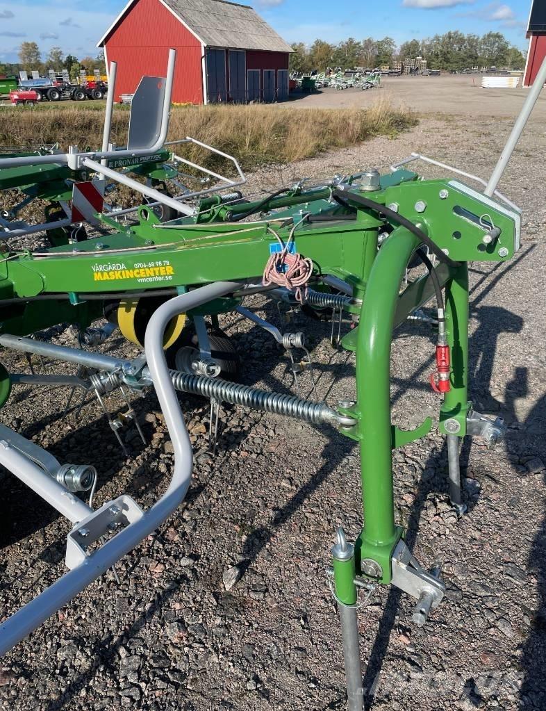 Pronar PWP770C 耙與翻草機