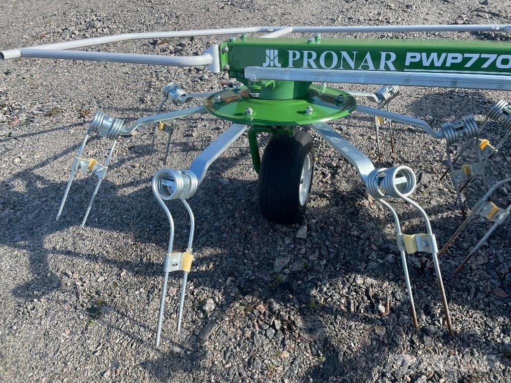 Pronar PWP770C 耙與翻草機