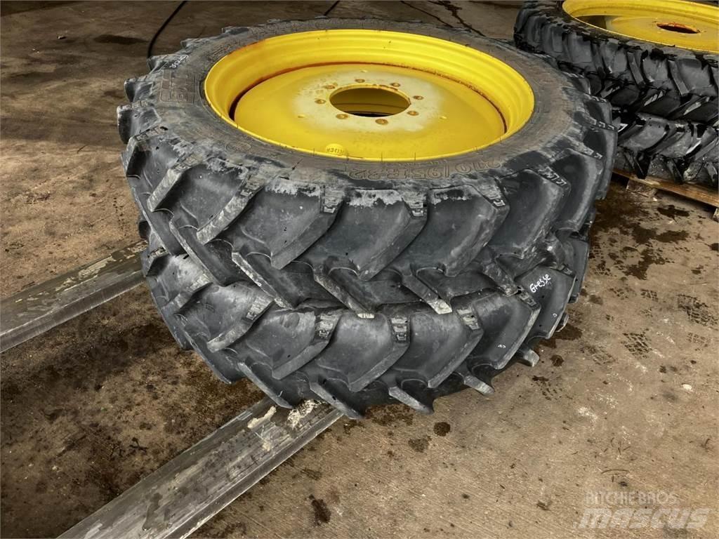 BKT 270/95R32 輪胎、車輪和輪圈