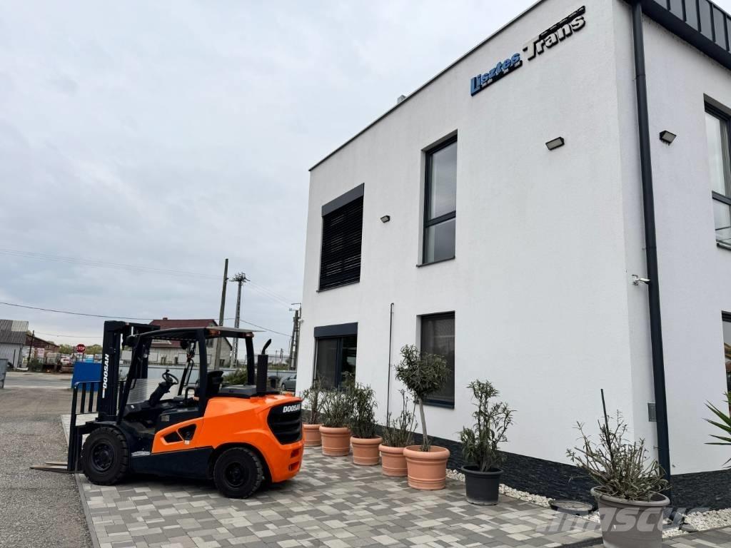 Doosan D 50,  130üó!!! 5t 柴油卡車
