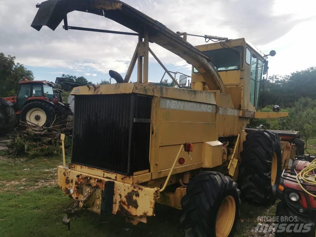 New Holland 2305 自走式飼料採集機